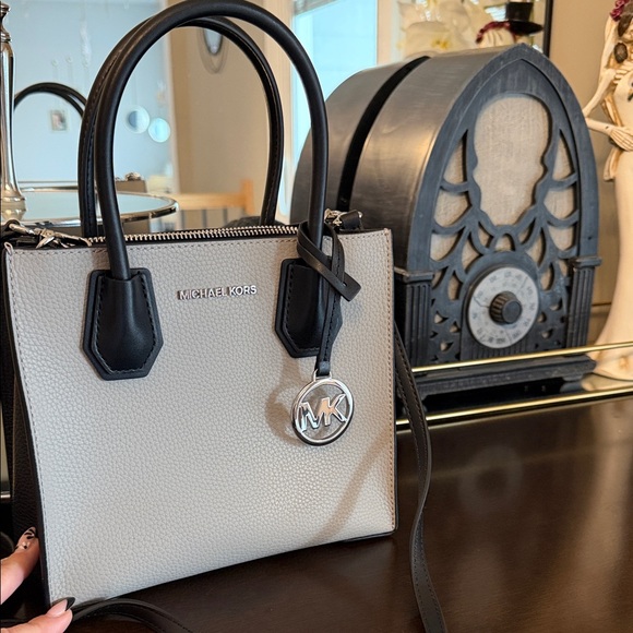 Michael Kors Handbags - Michael Kors Mercer Crossbody Lather Gray Bag